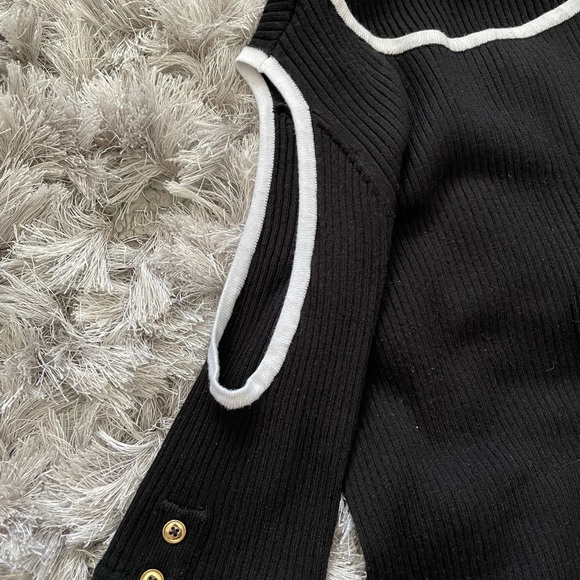 ROZ & ALI Black & White Cold Shoulder Top Medium - Picture 9 of 11